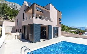 New! Villa Boni Near Omis With Heated Pool And Sea View